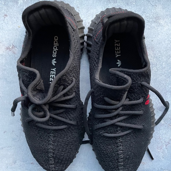 Yeezy Boost 350 V2 'Bred' - Picture 3 of 9